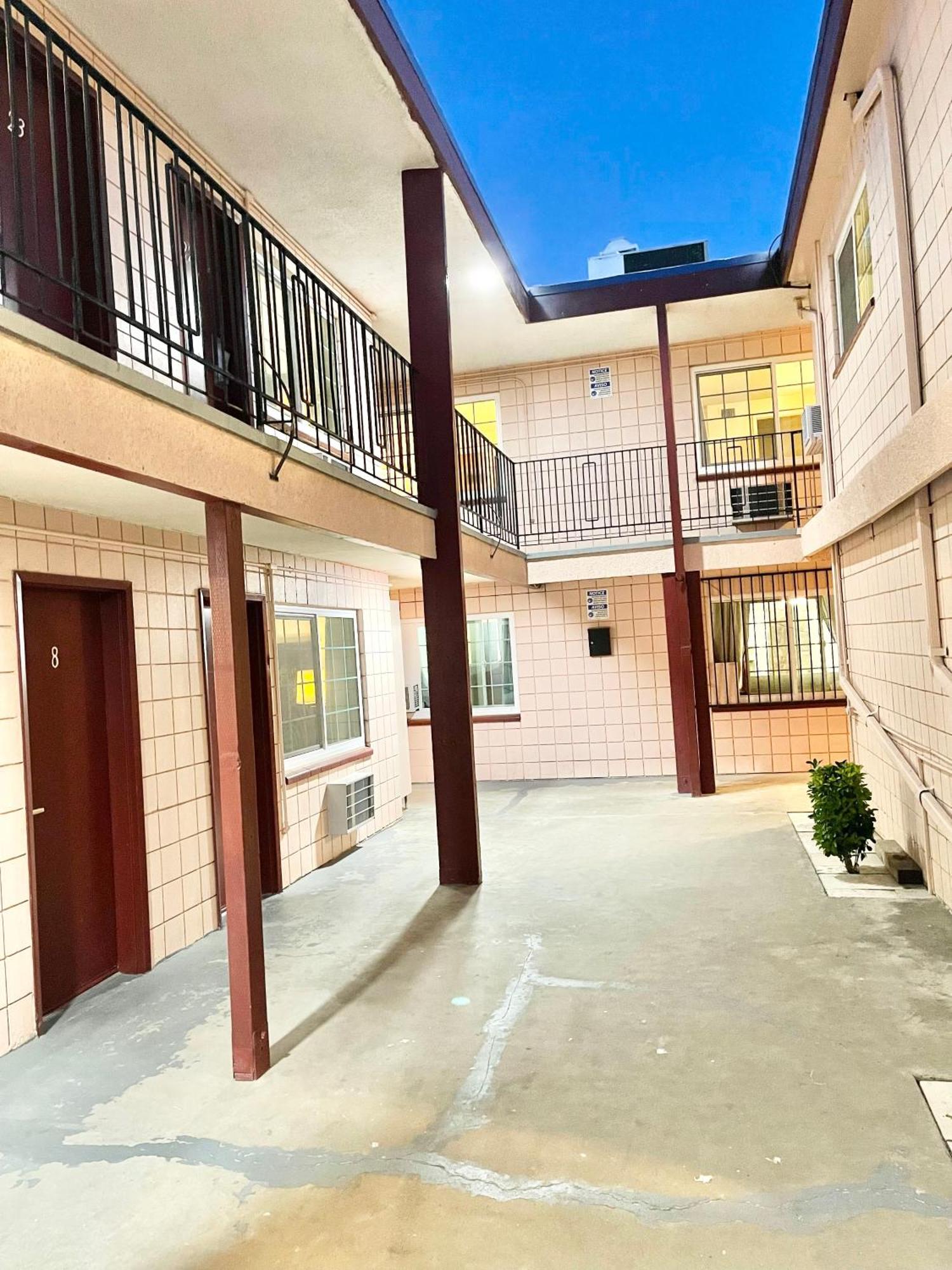 Royal Lodge Coalinga Exterior foto